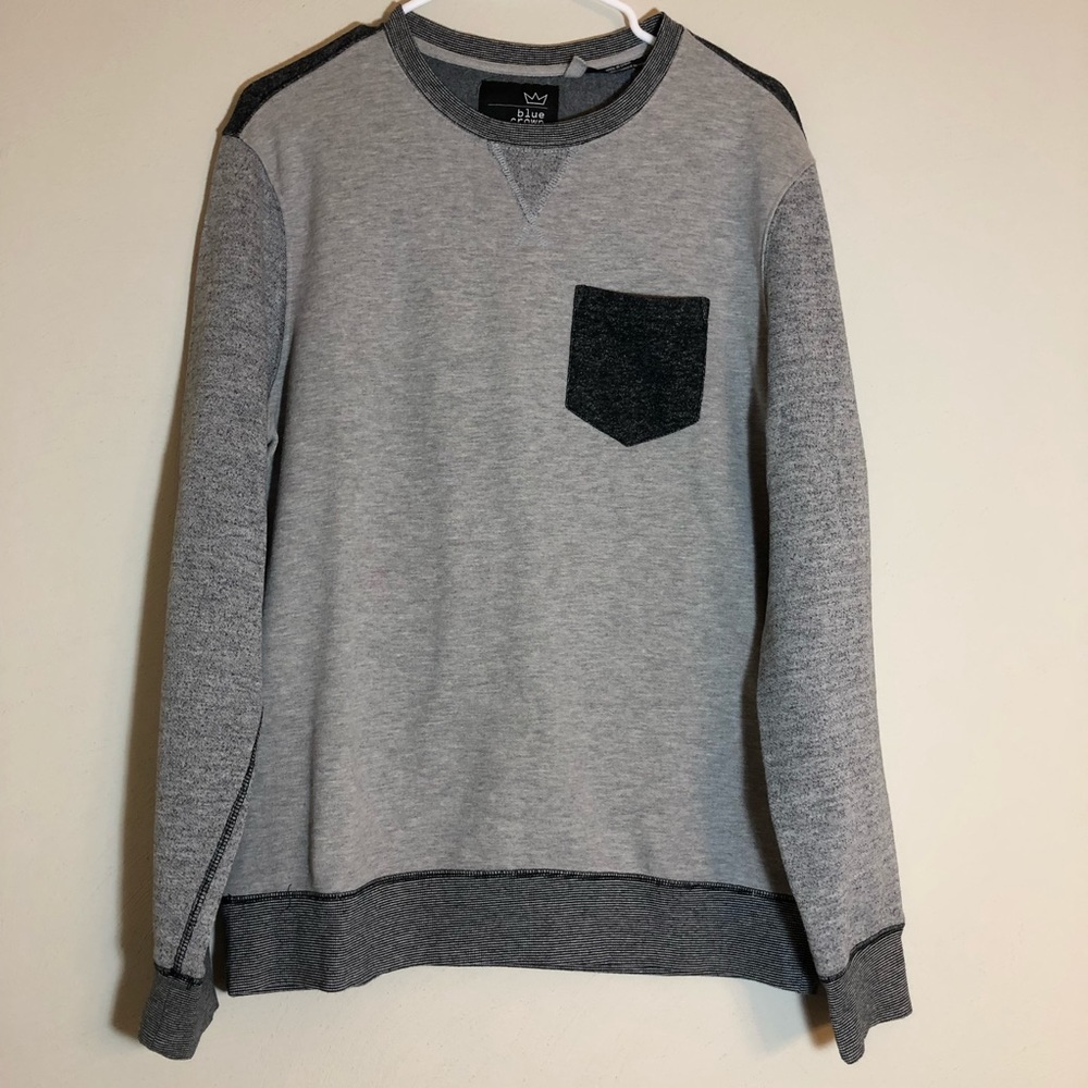 Men’s gray sweater